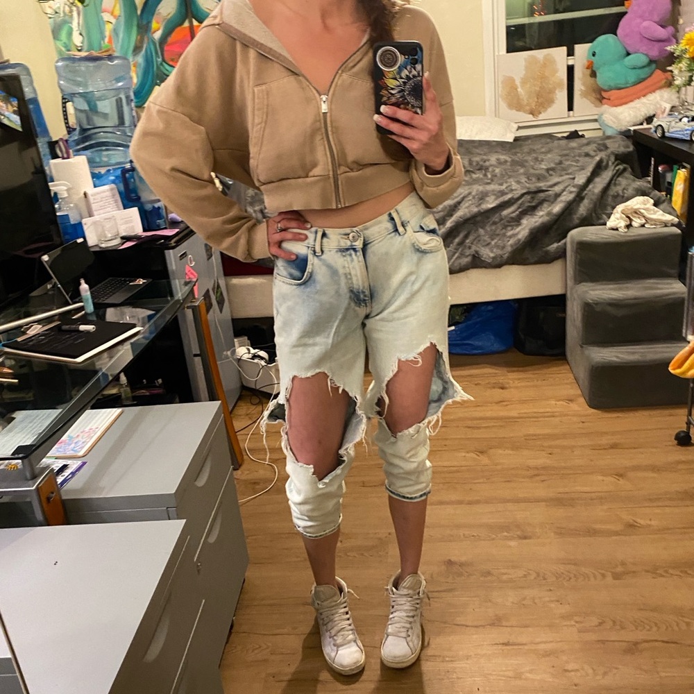 Distressed Denim Pants - Picture 5 of 15